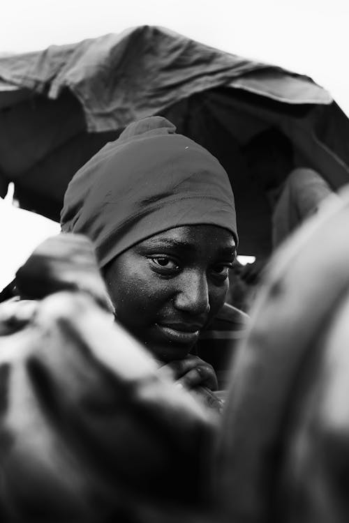 The Moment She Starts Pulling Away- What Most Men Do Wrong.